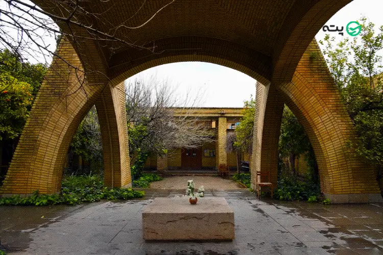 آرامگاه محمدبن خفیف شیرازی