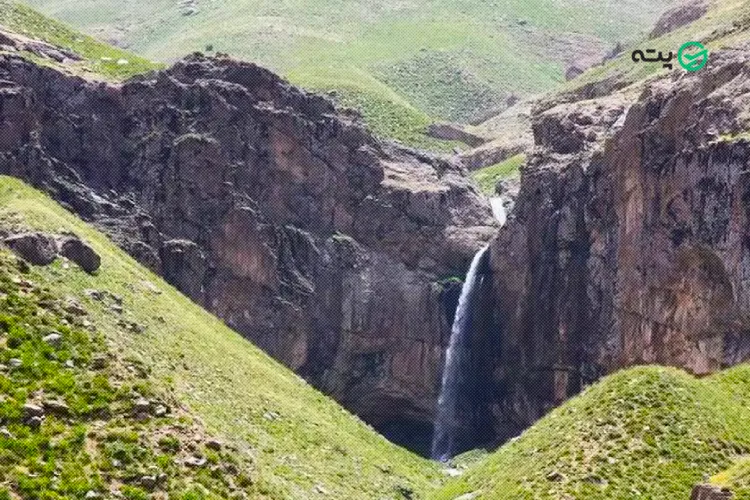 روستا و آبشار خور