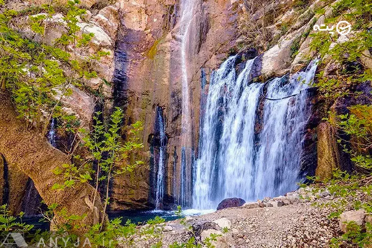 روستا و آبشار نوجان